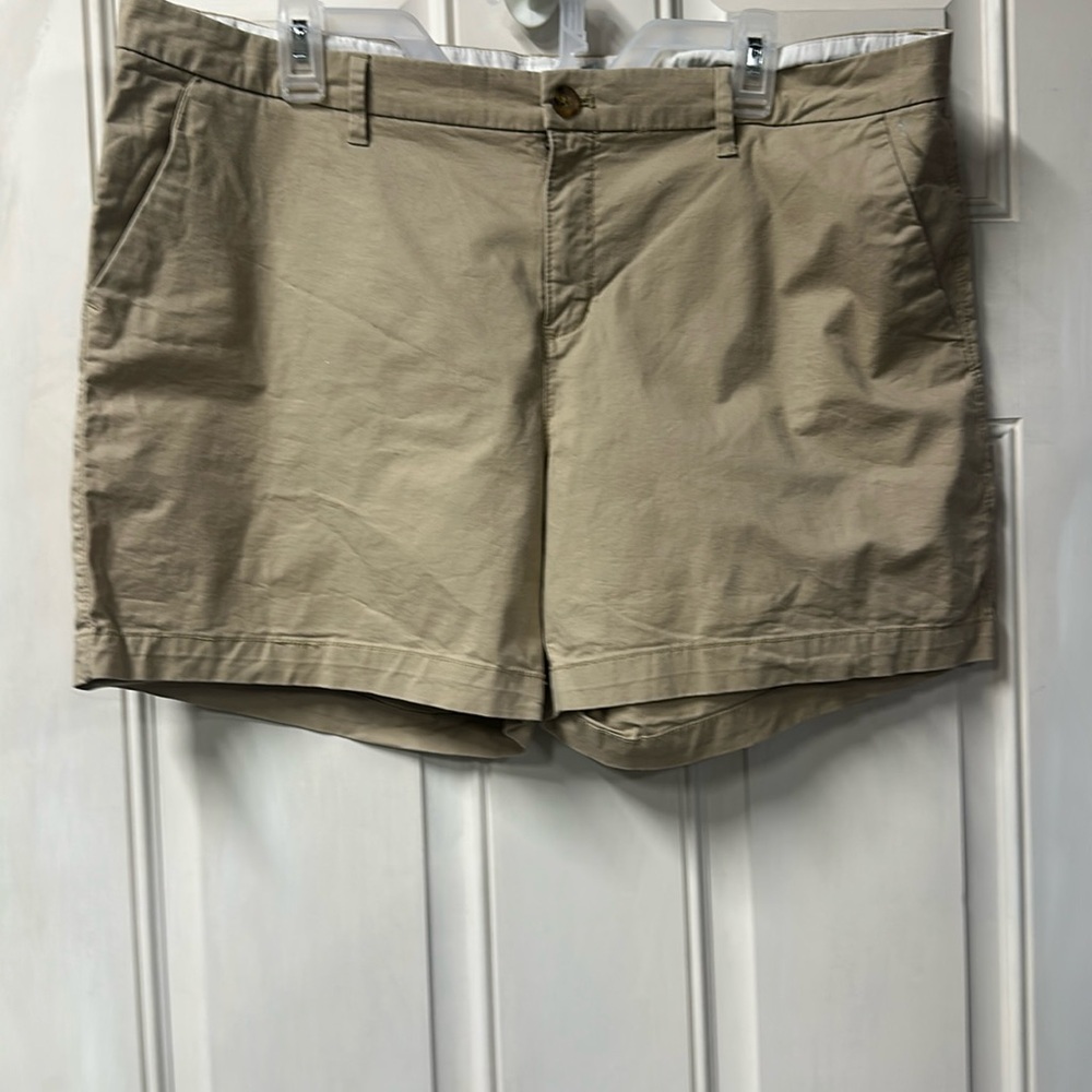 NWOT size 16 old navy tan or khaki walking shorts